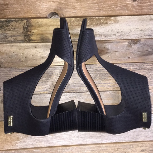 Kenneth Cole Reaction Shoes - Kenneth Cole Reaction mix cut out Sandal NWT